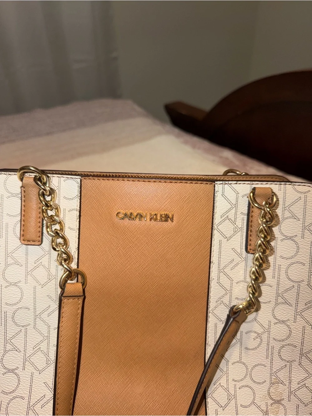 Calvin Klein Cream & Tan Logo Chain-Handle Shoulder Bag